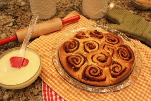 baked cinnamom rolls on dish